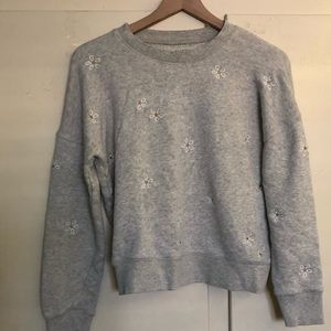 Embroidered daisy crew neck